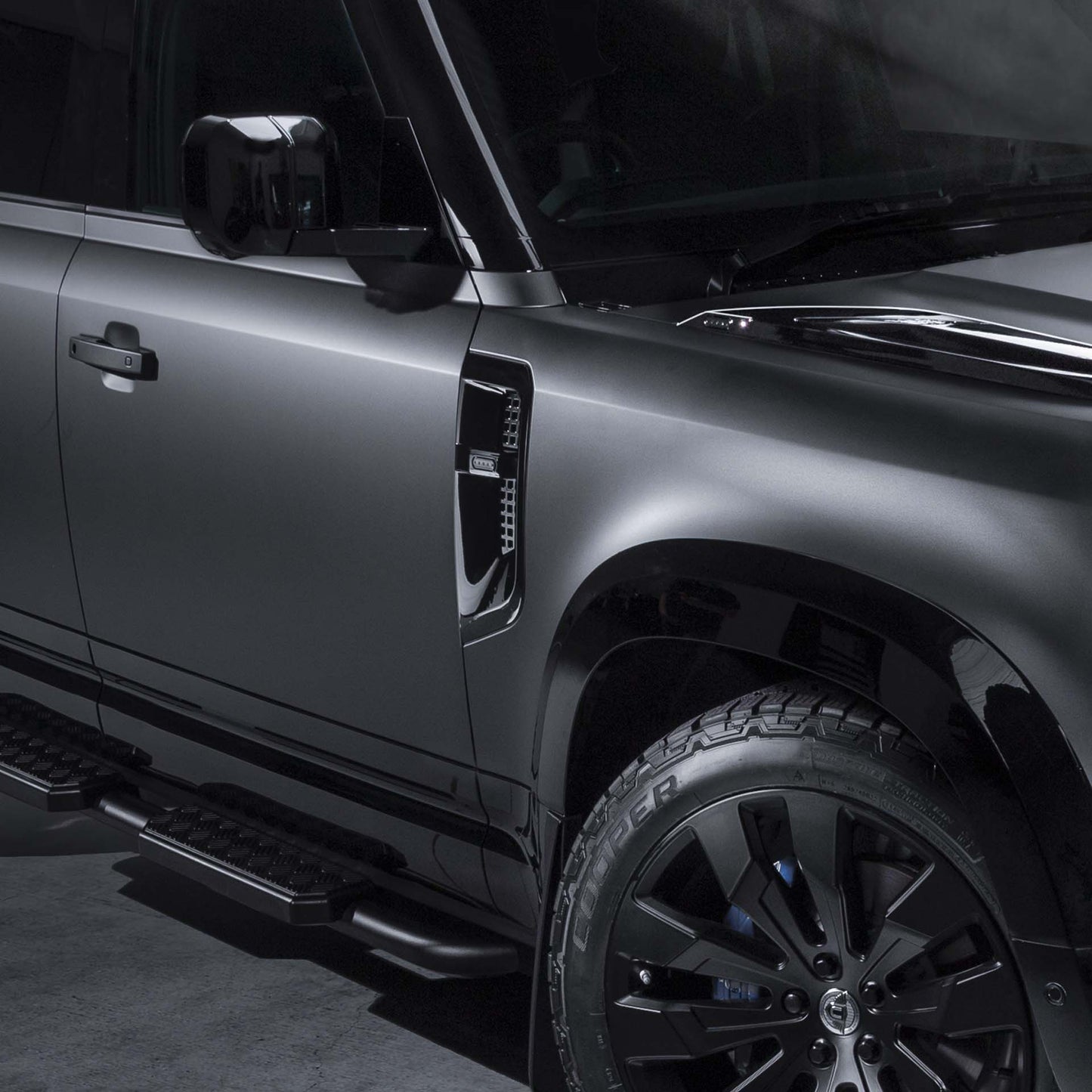 Land Rover Defender 90/110 2020+ Side Vents 'Best of British' (gloss black)