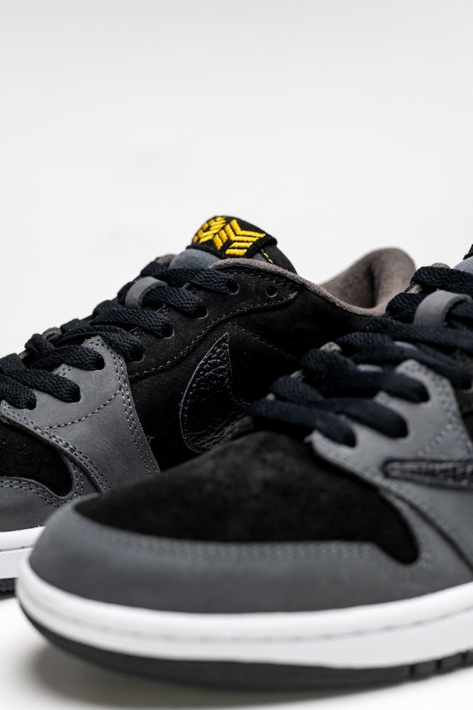 Absolute Motors Jordan Low Travis Scott by Vijz
